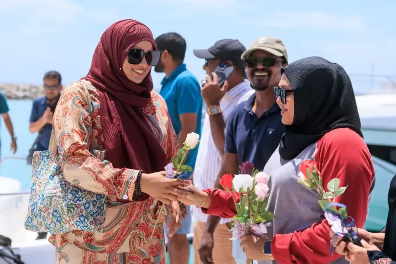 ކަމަދޫ އީދު އުފާ ލައިވް ކަވަރޭޖަށް ރާއްޖެޓީވީ ގެ ޓީމު އެ ރަށަށް: އެ ރަށުން ހޫނު މަރުހަބާއެއް ކިޔައިފި