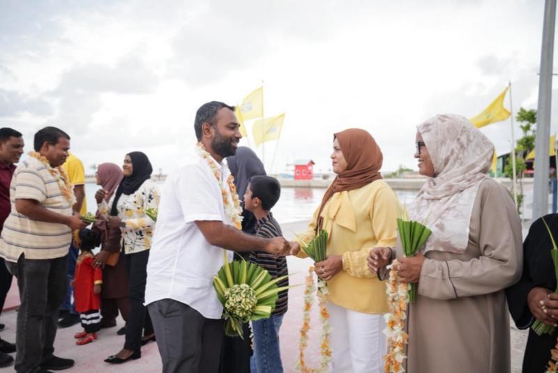 އާއްމު މެންބަރުންގެ ޝަކުވާއަކީ އަތޮޅު ތެރޭގައި ޕާޓީގެ ހަރަކާތްތައް "ވަޅުޖެހިފަ އޮތުން": މީކާއީލް