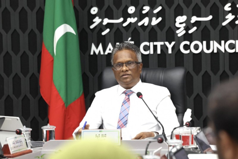 އާޒިމްގެ ސުވާލެއް: ދިވެހި މުވައްޒަފުން ނެގީމާ މަސައްކަތަކަށް ނާދޭ، ބިދޭސީން ތިބުމުން މައްސަލައަކަށް ވާންވީ ކީއްވެ؟
