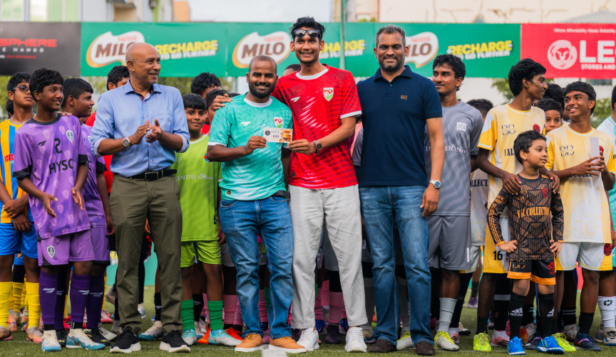 ތާރީޚީ ކިޑްސަލް މުބާރާތް ފެށުން: ގައުމީ ފުޓްސަލް ޓީމުގެ ތަރިންނާއެކު އުފާވެރި ވަގުތުކޮޅެއް