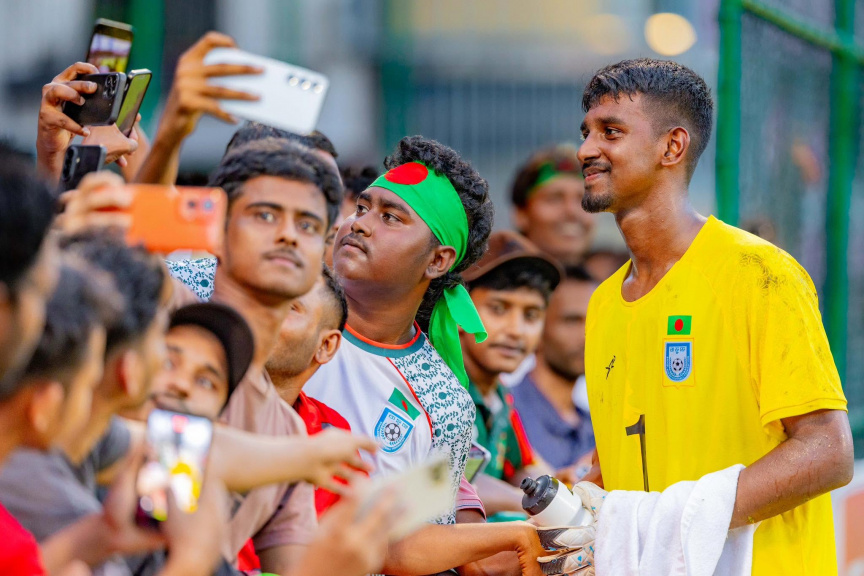 ހަގީގީ ޗެމްޕިއަނަކީ ބަންގްލަދޭޝް ކަމަށްބުނެ ކޯޗުގެ ފާޑުކިޔުން ދިވެހި ފުޓުބޯޅައަށް
