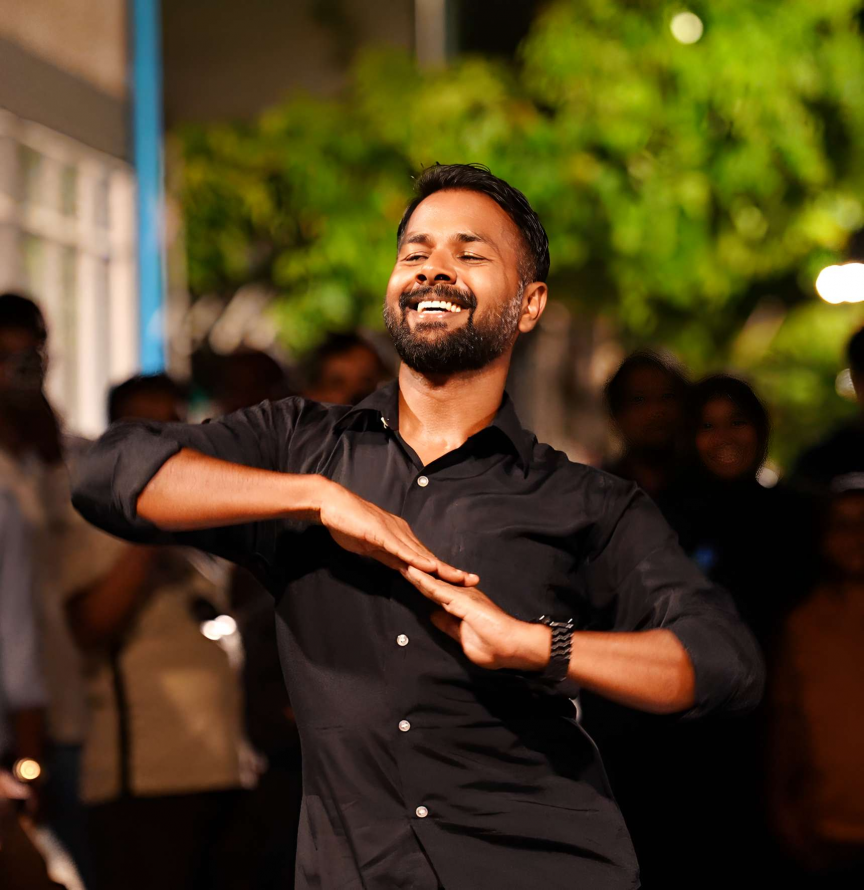 'ކަލާ ތިހާ ކައިރީ ހުރީމަ ލޯ އެޅޭނެޔޭ': ތައްޔާރުނުވެ ނެށި ލަވައަށް ސަމާލުކަން ލިބުނީ އުންމީދު ނުކޮށް ތިއްބައި