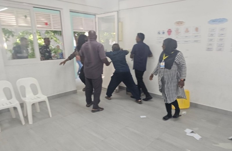 އެމްޑީޕީ ޗެއާޕާސަން އިންތިޚާބު: ފިޔޯރީ ވޯޓު ފޮށި ފަޅާލައި، ފީއަލި ވޯޓު ފޮށި ބަޔަކު ވަގަށް ގެންގޮސްފި