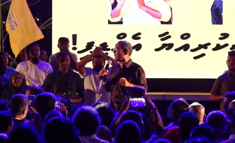 ސަރުކާރުން ހިންގަމުންދާ ބޭއިންސާފާ ދެކޮޅަށް ސީދާ ޙަރަކާތަށް ނުކުންނާނަން، މިތިބީ ފާރަވެރިވެ: ރައީސް ނަޝީދު