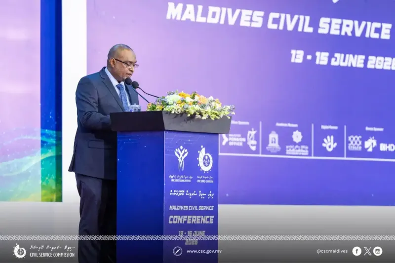 މުވައްޒަފުންގެ މަަސައްކަތުގެ ފެންވަރު މަތިކުރުމުގެ ގޮތްތައް ހޯދުމަށް ދިރާސާކުރަން ޖެހޭ: ސީއެސްސީގެ ރައީސް