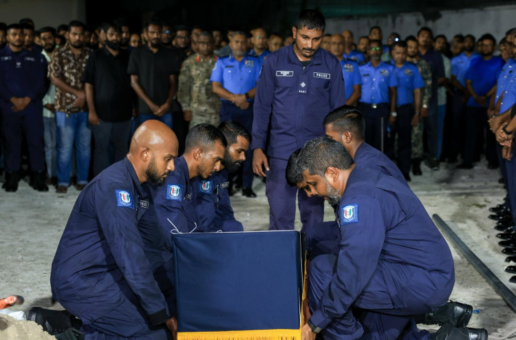 ފުލުހުންގެ އޮޕަރޭޝަނުގައި އުޅެނިކޮށް ނިޔާވި އާސިފް، ރަސްމީ އިއްޒަތުގައި ވަޅުލައިފި