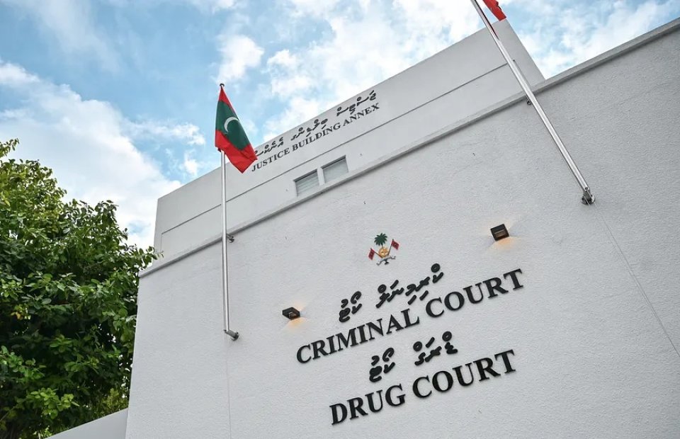 ޕޮލިސް ސްޓޭޝަންގެ ގަރާޖަށް ވަގަށް ވަދެ ހުރި މީހަކު ހައްޔަރުކޮށްފި