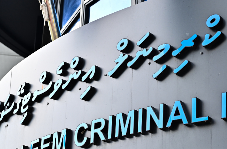 ޑްރަގް ފޮރުވާފައި ހުރި ދެ ސައިކަލުގެ ދެ ތަޅުދަނޑި ފެނުނީ ތުހުމަތުވާ މީހާގެ ފުރަގަސްފަރާތުން
