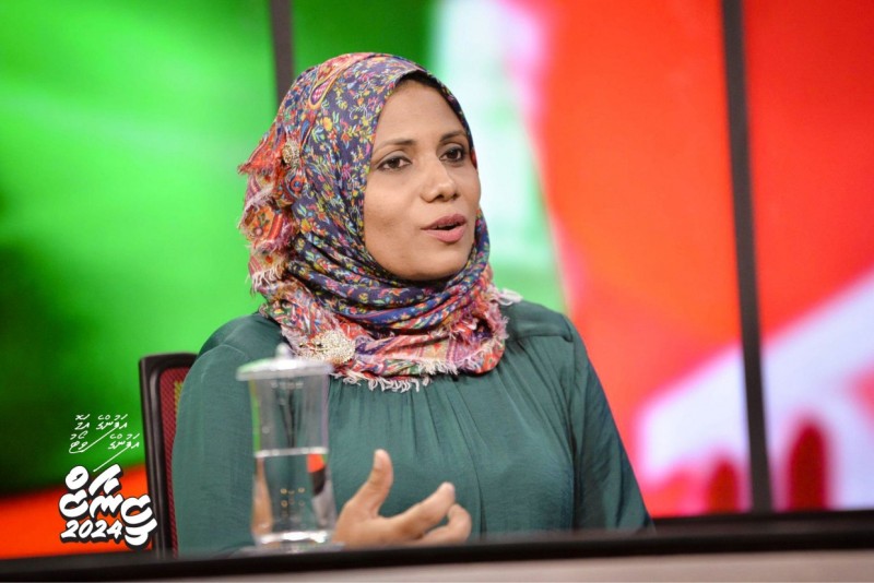 ޒީނާޒަށް ސްޓޭޓް މިނިސްޓަރުކަން ދެއްވައިފި