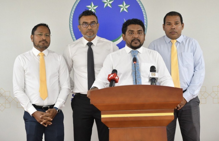 ދެކޮޅު މަޖިލީހުގެ މެމްބަރުންގެ ދާއިރާތަކުން ވެސް ނަޝީދު ކުރީގައި