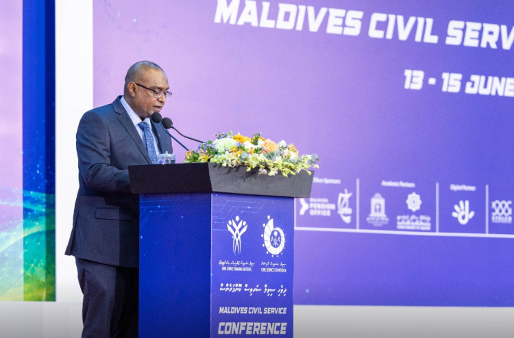 ސިވިލް ސާވިސްގެ މުވައްޒަފުންނާ ގުޅޭ ޝަކުވާ ގިނަ، ހައްލު ހޯދަންޖެހޭ: މުޖުތާޒް