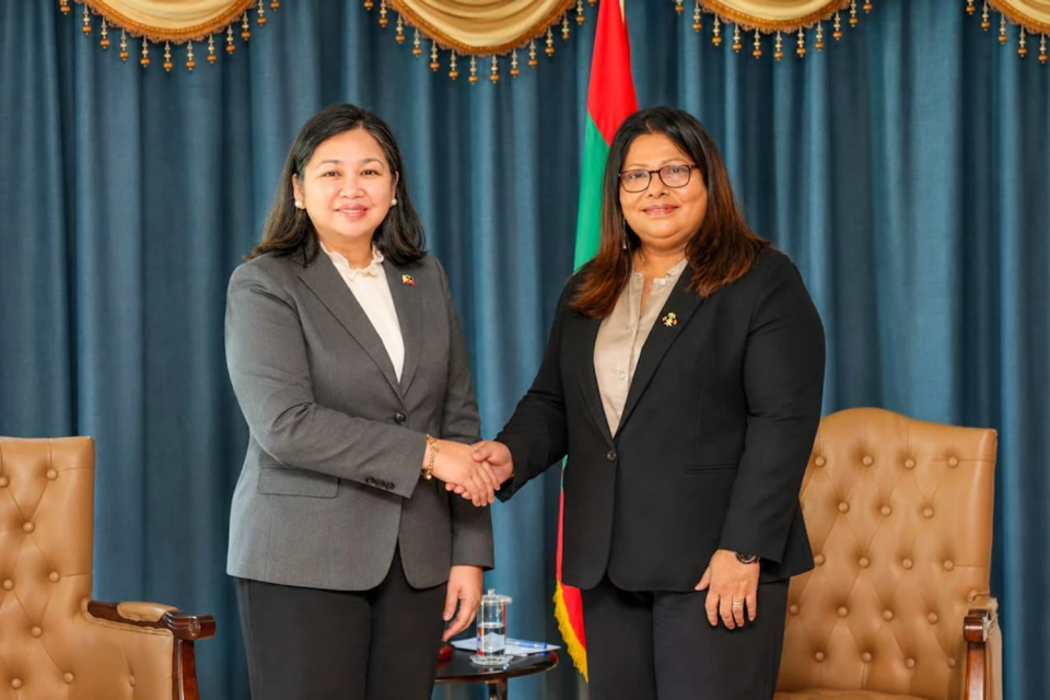 ސިއްހީ ދާއިރާއިން ފިލިޕީންސާއެކު އޮތް ގުޅުން ބަދަހިކުރަނީ