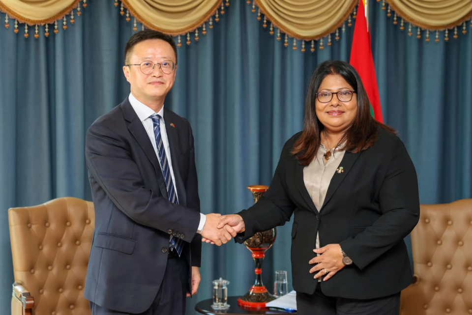 ޗައިނާއިން ރާއްޖެއަށް ކަނޑައަޅާފައި ހުންނަވާ ސަފީރާއި ވަޒީރު ބައްދަލުކުރައްވައިފި
