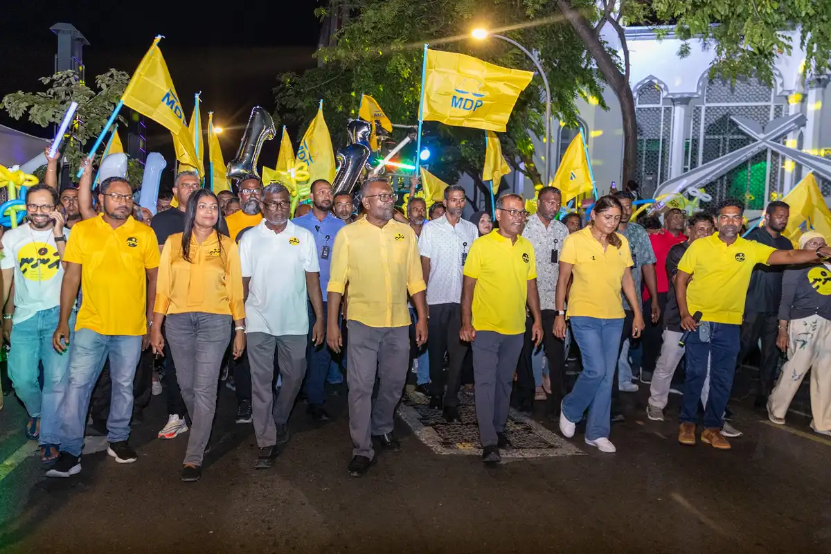ކުރީގެ ރައީސް މުހައްމަދު ނަޝީދު ގެ ބޮޑޫ ބަދަލު ކެމްޕެއިން ނިންމާލުމުގެ ހިނގާލުމުގެ ތެރެއިން.