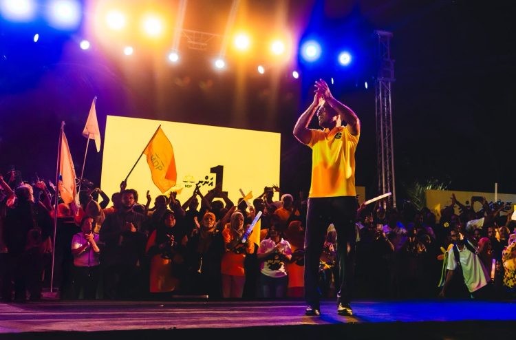 ބުންވަރާއި ހިކުމަތުން ނަޝީދު އަލުން މައިދާނަށް!