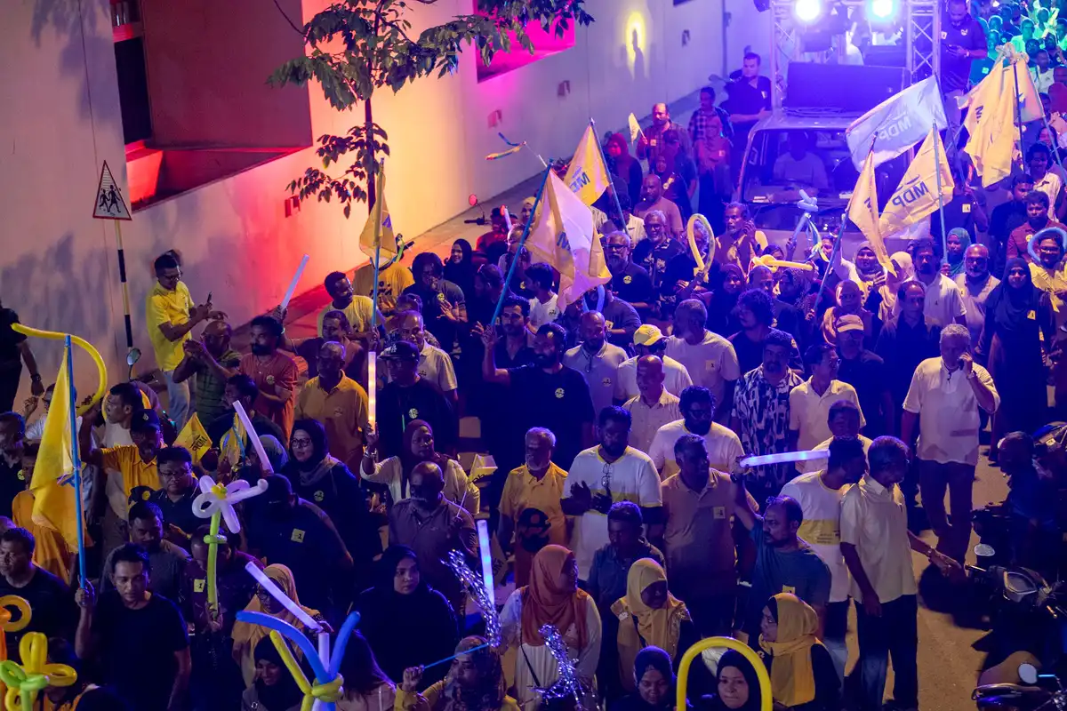 ކުރީގެ ރައީސް މުހައްމަދު ނަޝީދު ގެ ބޮޑޫ ބަދަލު ކެމްޕެއިން ނިންމާލުމުގެ ހިނގާލުމުގެ ތެރެއިން.