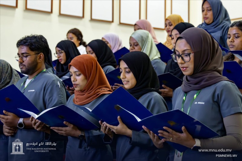 ރާއްޖޭގެ މެޑިކަލް ޑިގްރީ އިނގިރޭސިވިލާތުން ބަލައިގަންނަން ފަށައިފި