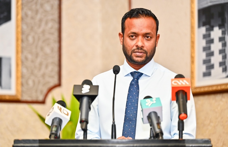 މޭޔަރު އާޒިމް "މީޑިއާ ސްޓަންޓް" ނުޖައްސައި ލިޔުމުން މުއާމަލާތްތައް ކުރައްވަން މިނިސްޓަރު މުއްތަލިބް އެދިވަޑައިގެންފި