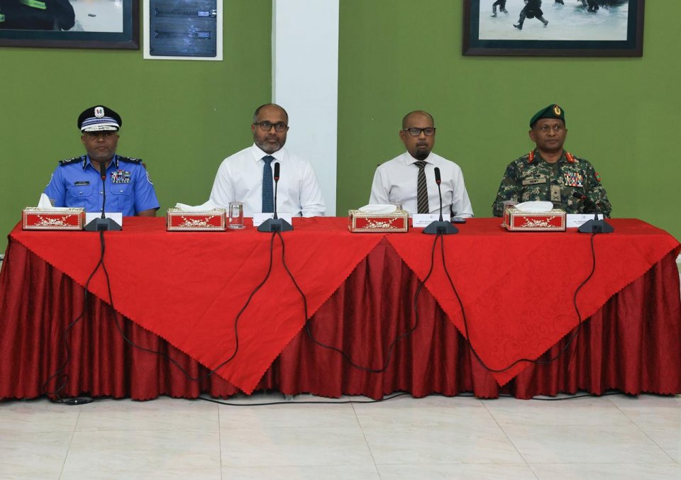 ވ.އަތޮޅުގައި ހިންގި ޑައިވިންގ އޮޕަރޭޝަންގައި ބައިވެރިވި ސިފައިންނާއި ފުލުހުންގެ ހިދުމަތުގެ އަގު ރައީސް ވަޒަންކުރައްވައިފި