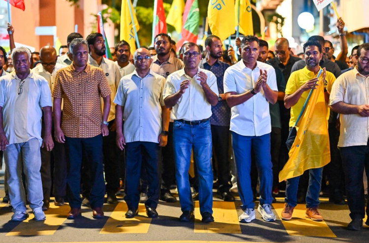 ވަޒީފާގެ ބިރު ދެއްކުން ހުއްޓާލަން ގޮވާލައި އެމްޑީޕީން މުޒާހަރާކޮށްފި
