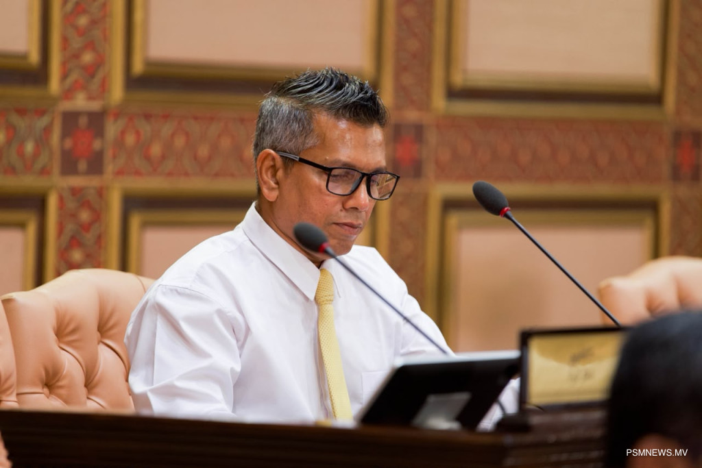 ޞާދިޤު މެންބަރުކަމުގެ ހުވައިކުރައްވައިފި