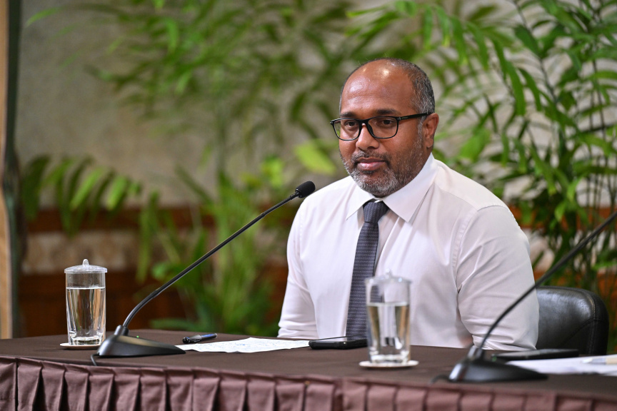 ޒާތީ މައުލޫމާތު ރައްކާތެރިކުރަން އިހުސާނާ ހަވާލުކުރުން އެއީ ޑްރެކިއުލާ އާ ބްލަޑް ބޭންކް ހަވާލުކުރުން: ފިއްޓޭ