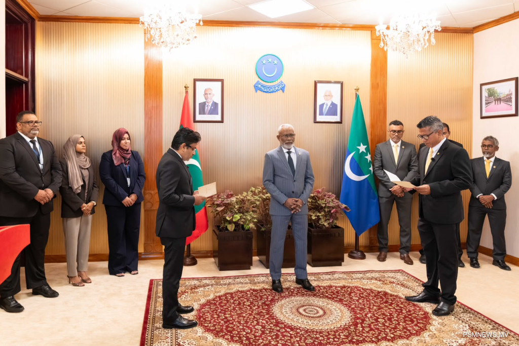 ޞާދިޤު މެންބަރުކަމުގެ ހުވައިކުރައްވައިފި