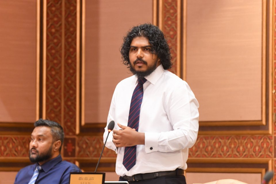 މި ސަރުކާރުން 1.29 ބިލިއަން ޑޮލަރު ދަރަނީގެ ގޮތުގައި ދައްކައިފި: އަޒާން
