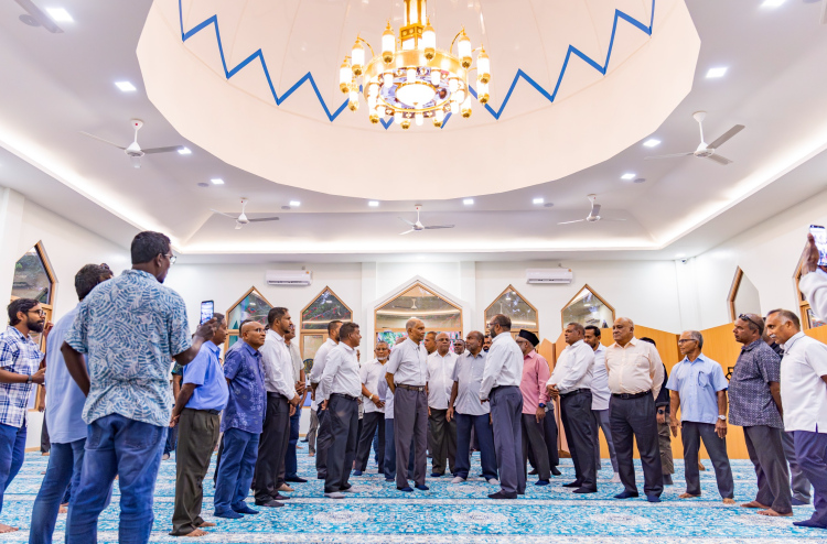 ޑިމްސް ސޯލިހުގެ ހަރަދުގައި ހުޅުދޫގައި އިމާރާތްކުރި މިސްކިތް ހުޅުވައިފި