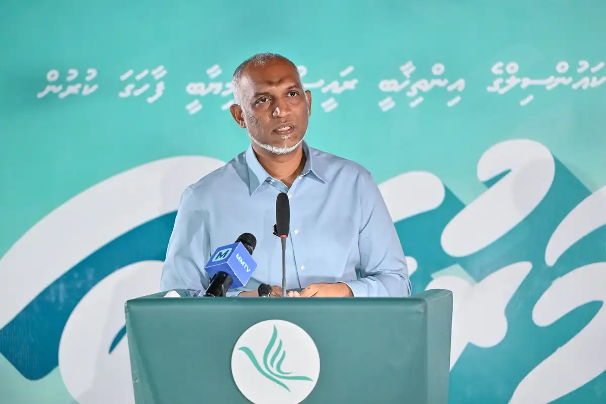 ދ. މީދޫގައި ޕީއެންސީ އިން ބޭއްވި ޖަލްސާގައި ރައީސް މުއިއްޒު ވާހަކަ ދައްކަވަނީ.