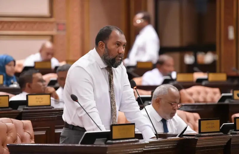 މުވައްޒަފުން ވަކިކުރާތީ ހުށަހެޅި ޤަރާރު ޖަނާބަށްވީ "ބޭޤަރާރަކަށް"، ވިދާޅުވީ އެ ޤަރާރުގެ ސަބަބުން ވަގުތު ބޭކާރުވާކަމަށް