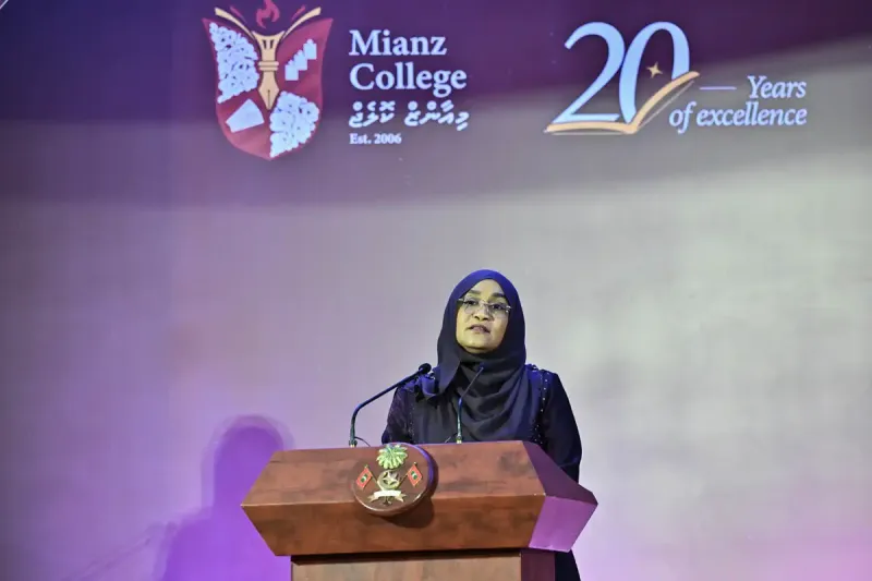 ރައީސުލްޖުމްހޫރިއްޔާގެ އަނބިކަނބަލުން، މިއާންޒް ކޮލެޖަށް 20 އަހަރު ފުރުން ފާހަގަކުރުމަށް ބޭއްވި ރަސްމިއްޔާތު ޝަރަފުވެރިކޮށްދެއްވައިފި