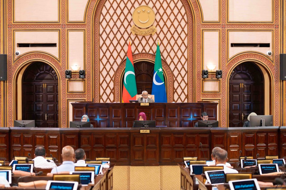ސިނގިރޭޓުން ނަގާ ޑިއުޓީ 4 ރުފިޔާއަށް ކުޑަކުރަން މަޖިލީހަށް ހުށަހަޅައިފި