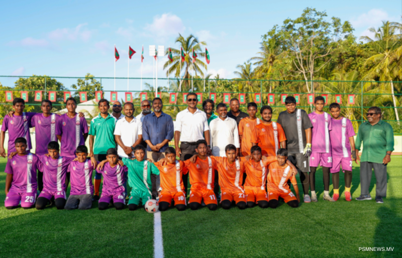 މާކުރަތުގެ ކުޑަކުދިންނަށް ވެވަޑައިގެންނެވި ވައުދު ފުއްދަވައި، ފުޓްސަލް ދަނޑު ހުޅުވައިފި