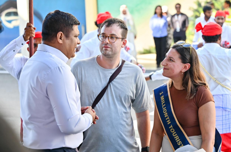 އެއް މިލިއަން ވަނަ ޓޫރިސްޓަކަށް ސްޕެއިންގެ ރައްޔިތެއް