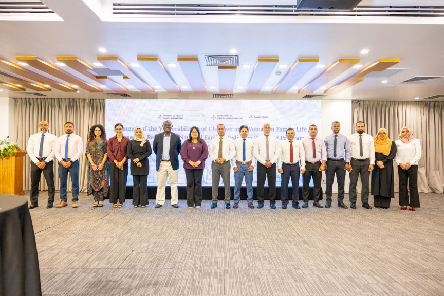 އާއިލީ މައްސަލަތަކުގައި ކޯޓުން ބޭރުގައި، ވާހަކަދައްކައިގެން ހައްލު ހޯދައިދޭނެ މީޑިއޭޓަރުން ތަމްރީނުކުރަނީ
