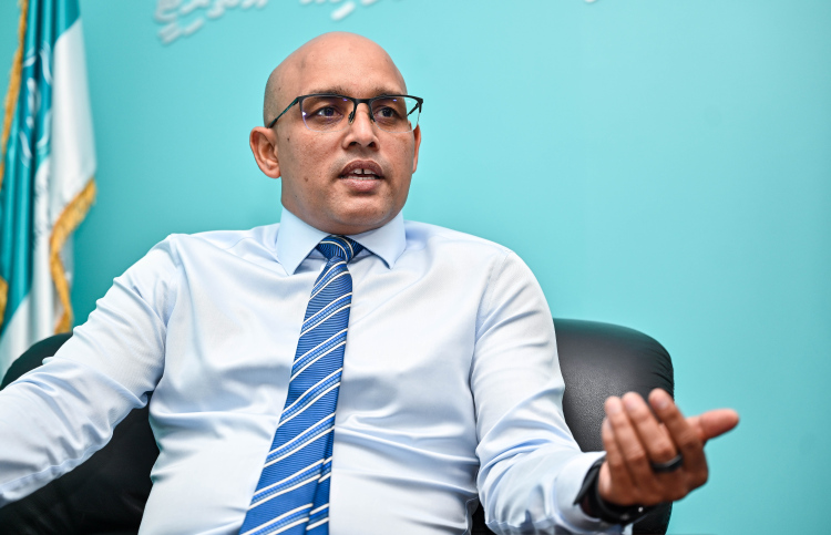 ފިނޭންސް މިނިސްޓަރު ޒަރީރަށް މަޖިލީހުން ރުހުން ދީފި