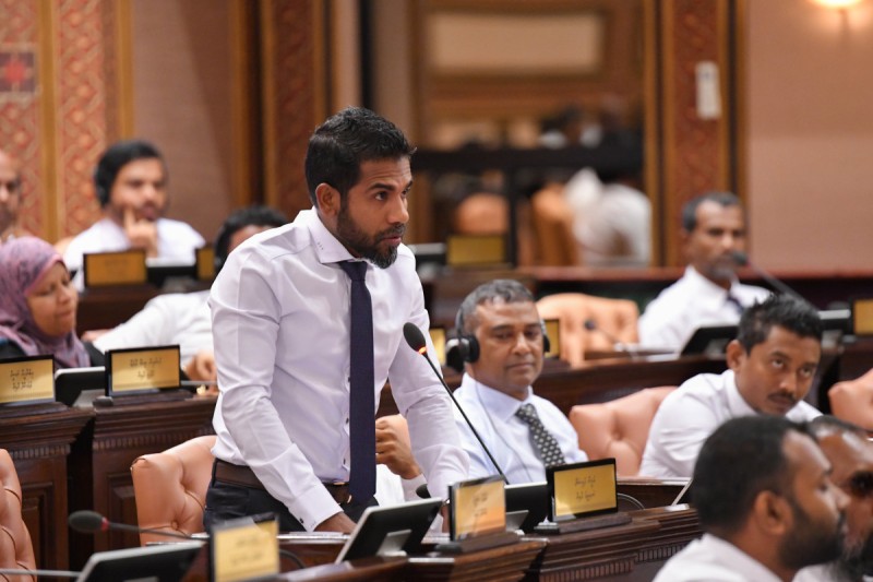 ފޭކު ސިނގިރޭޓާއި ފޭކު ބިޑިއަށް ދިވެހިން ހިޖުރަކުރަން ޖެހުނީ މި ފޭކު ސަރުކާރުން ނިންމާ ފޭކު ނިންމުންތަކުގެ ސަބަބުން: އަމީން ފައިސަލް