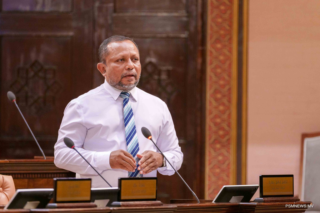 "ވޭޕް ބޭންއާއެކު ސިނގިރޭޓު ޑިއުޓީ ބޮޑުކުރީ ޒުވާނުން ސިނގިރޭޓު ޚިޔާރުކުރުނަ ނުދިނުމަށް"