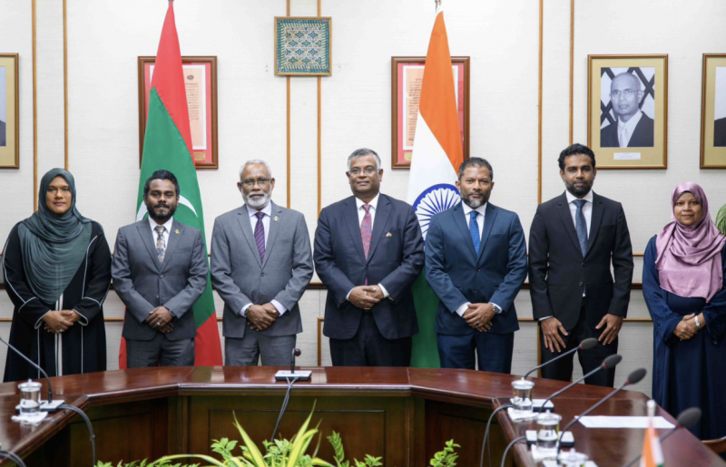 ޕީއެންސީގެ ހަ މެންބަރެއްގެ ދާއިރާއަށް އިންޑިއާ ހައި ކޮމިޝަނުން ލެޕްޓޮޕްތަކެއް ހަދިޔާކޮށްފި