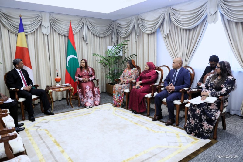 "ޚާރިޖިއްޔާގެ އަންހެން މުވައްޒަފުން ކުރައްވަނީ ގައުމަށް ނުހަނު މުހިންމު މަސައްކަތްތަކެއް"