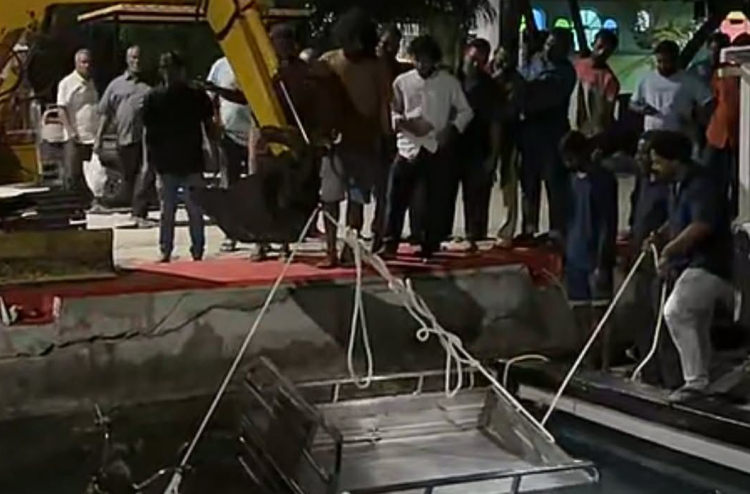 ނުކުޅެދުންތެރިކަން ހުންނަ ކުއްޖަކު ބަގީއެއްގައި ހަންޏާމީދޫގައި ފަޅުތެރެއަށް ވެއްޓި ނިޔާވެއްޖެ