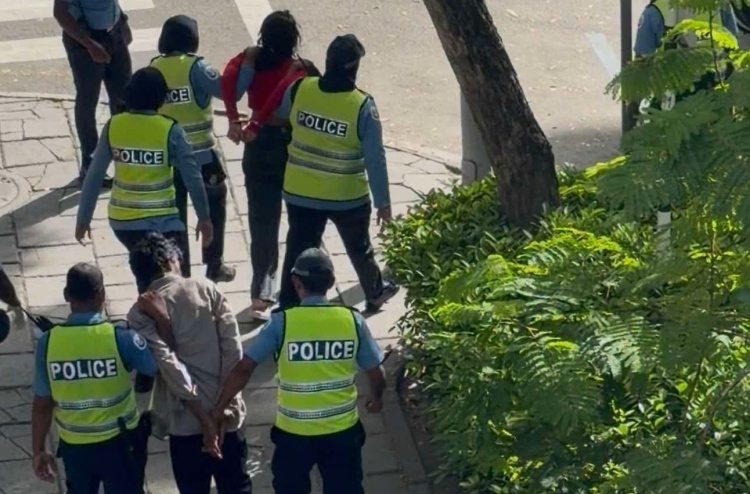 ރާ ބޮއެ މަސްތުވެގެން ގެއެއްގެ ތެރޭ ހަމަނުޖެހުން ހިންގި ކަމުގެ ތުހުމަތަށް ހަތަރު މީހަކު ހައްޔަރުކޮށްފި