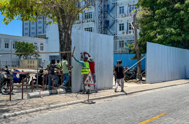 ޣާޒީ ބިލްޑިންގެ ޕާކިން ހަދާނެ ސާމާނު ނުލިބިގެން ދެވަނަ ފަހަރަށް އިއުލާންކޮށްފި