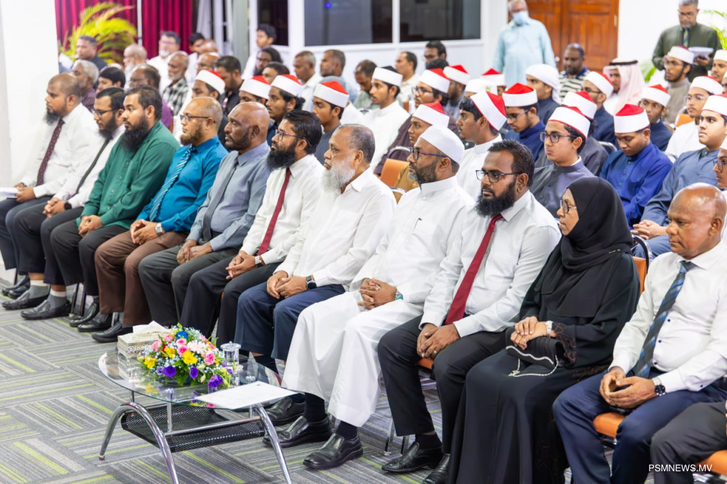 ޒުވާން ޚަޠީބުންގެ 4 ވަނަ ޕްރޮގްރާމުގެ ބައިވެރިންނަށް ސަނަދު ހަވާލުކޮށްފި