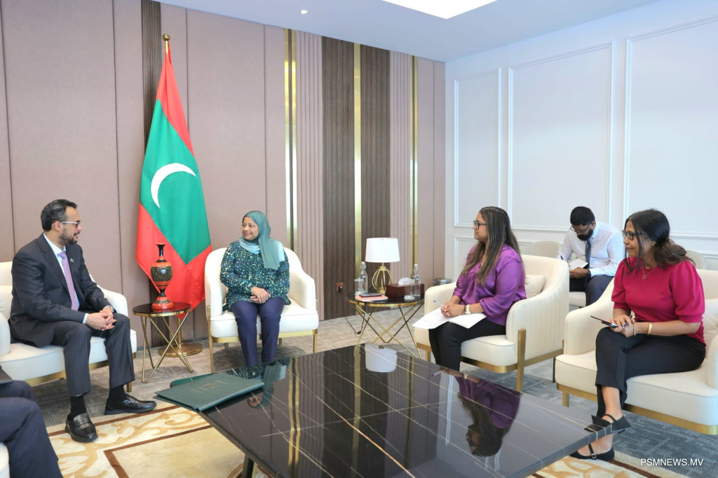 "ޚާރިޖިއްޔާގެ އަންހެން މުވައްޒަފުން ކުރައްވަނީ ގައުމަށް ނުހަނު މުހިންމު މަސައްކަތްތަކެއް"