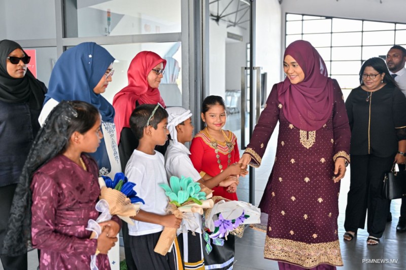 ރައީސްގެ އަނބިކަނބަލުންނަށް މުލަކުން ހޫނު މަރުޙަބާއެއް