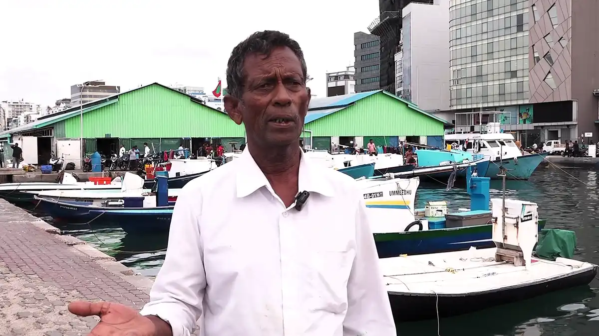 އުއްމީދު ދޯނީގެ މަސްވެރިޔަކު ރާއްޖެ އެމްވީ އަށް މައުލޫމާތު ދެނީ.