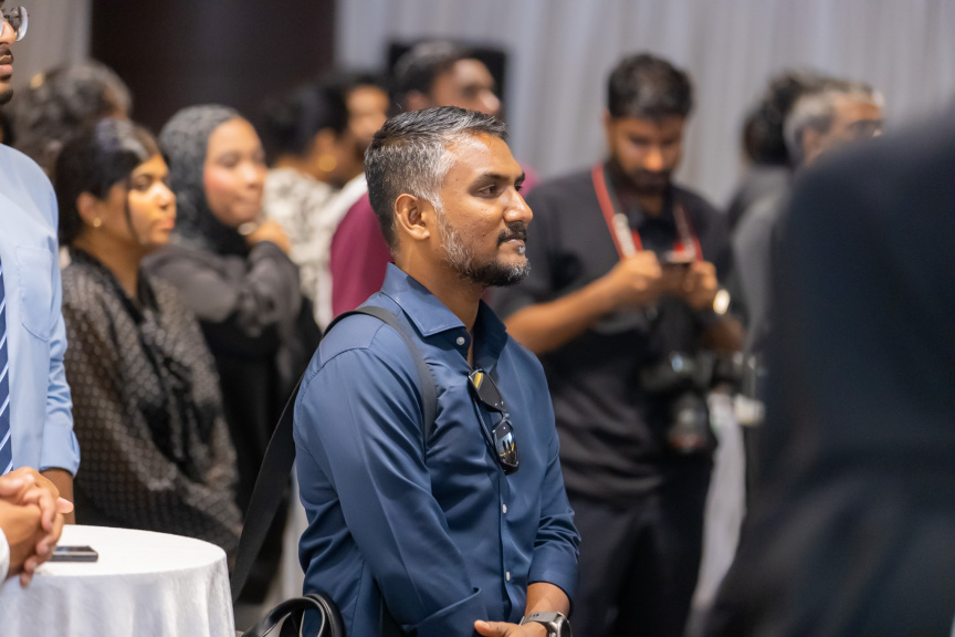 ކާޑުތަކުގެ ލިމިޓު ލުއިކުރެވޭނީ ޑޮލަރު ލިބޭ މިންވަރުން، އިންވެސްޓްމަންޓް ތައާރަފުކުރީ އެ މަގުސަދުގައި: ޝަރީފް