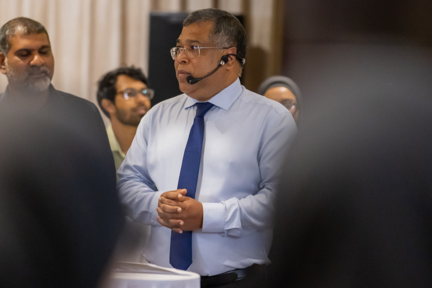 ކާޑުތަކުގެ ލިމިޓު ލުއިކުރެވޭނީ ޑޮލަރު ލިބޭ މިންވަރުން، އިންވެސްޓްމަންޓް ތައާރަފުކުރީ އެ މަގުސަދުގައި: ޝަރީފް